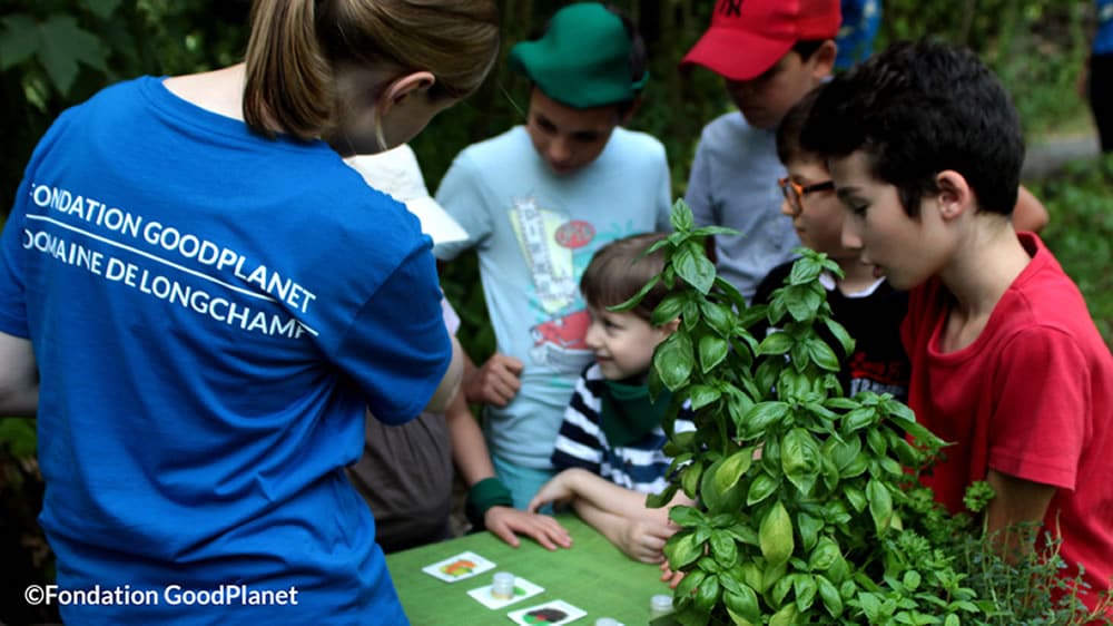 Activité « Loto des senteurs » pendant les GoodPlanet Junior ©Valeska Gräfenstein