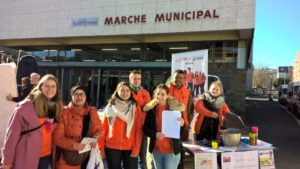 Stand de recrutement et de sensibilisation des habitants des quartiers. ©Unis-Cité Auvergne-Rhône-Alpes