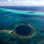 Le Grand Trou Bleu, atoll de Lighthouse Reef, Di strict de Belize, Belize (17°19’ N - 87°32’ O). © Yann Arthus-Bertrand