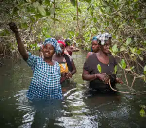 Femme dans le bolong de Falia