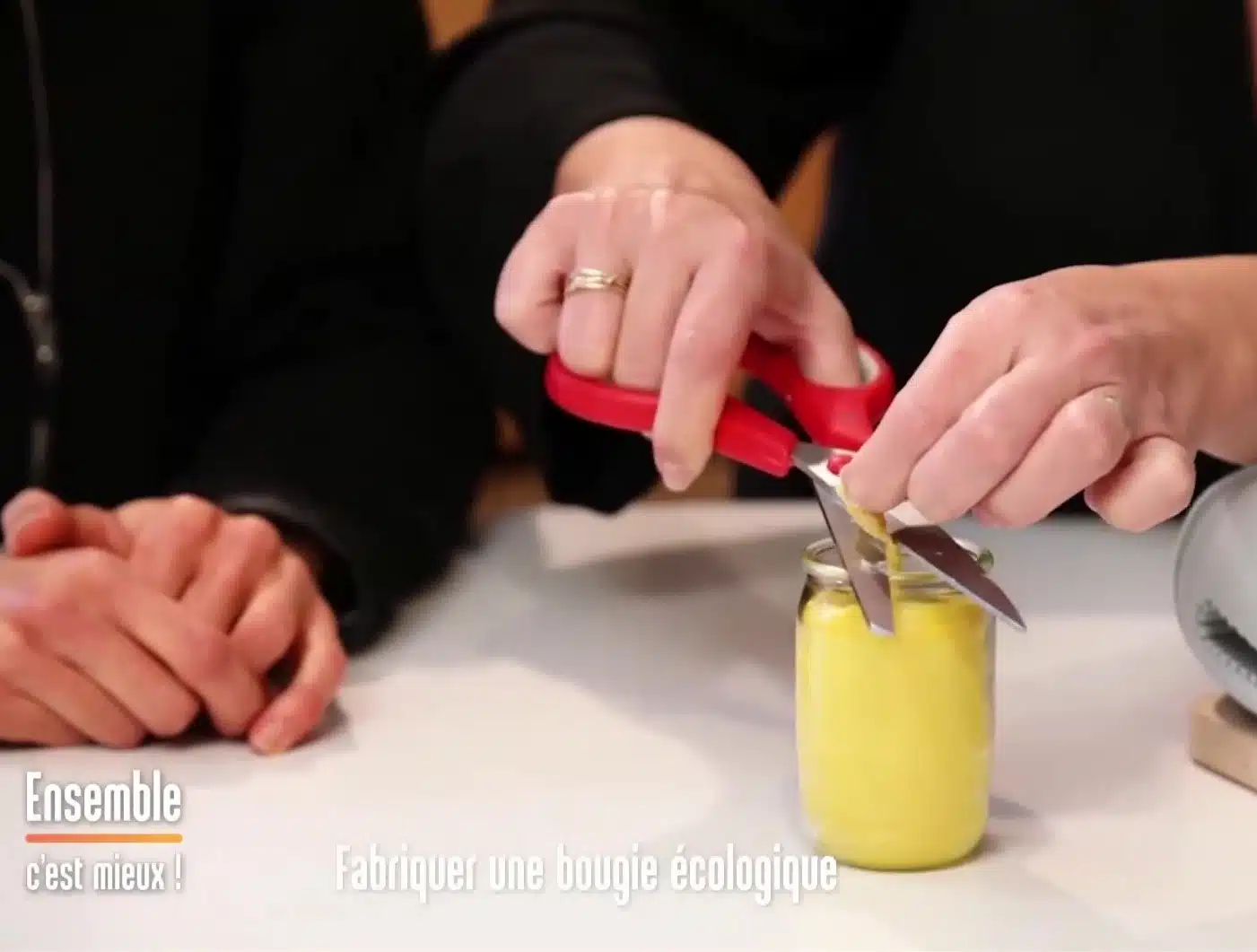 FABRIQUER UNE BOUGIE ÉCOLOGIQUE EN FAMILLE