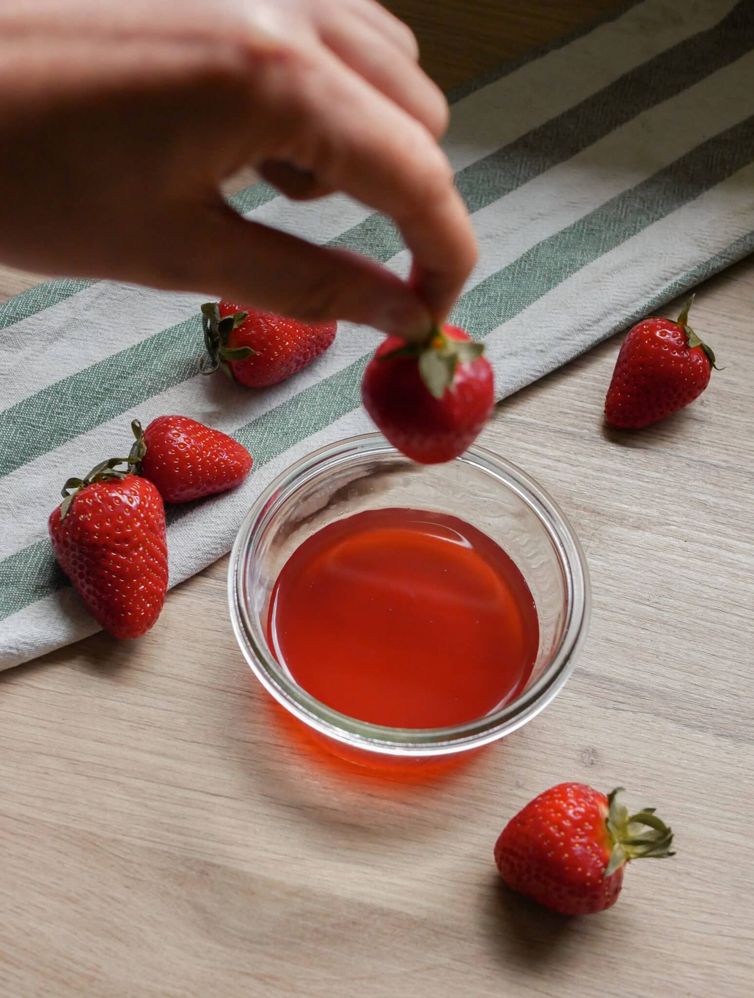 Sirop de queues de fraises par la fondation GoodPlanet
