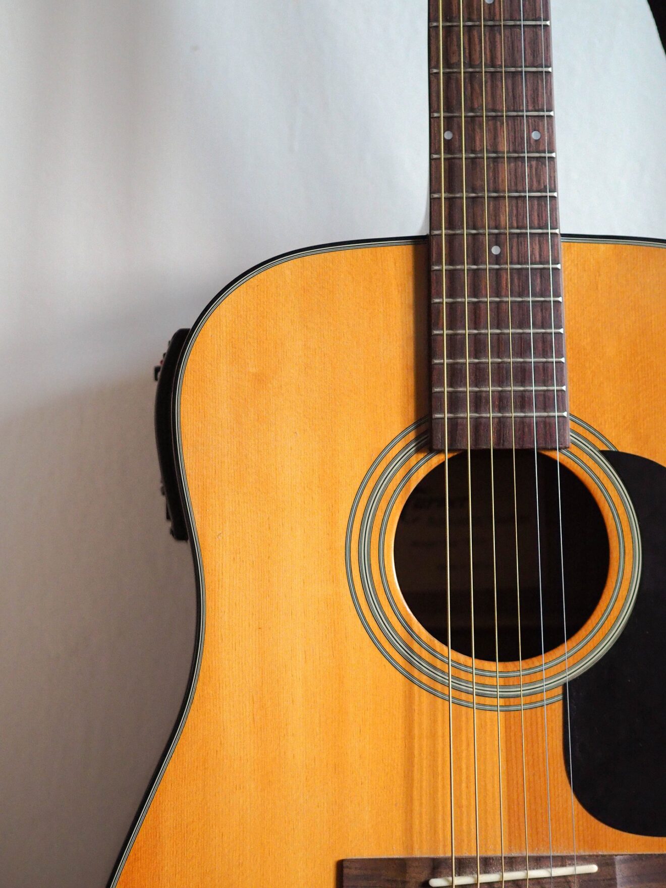 guitar-6118096_1920